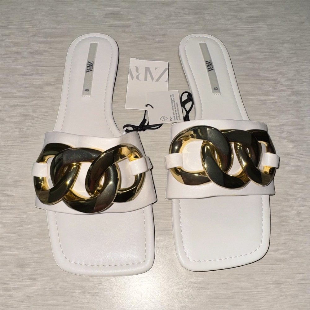 Zara White Flat Sandals with Chunky Gold Chain size 9